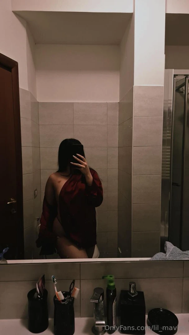 Sono in bagno da sola ops 