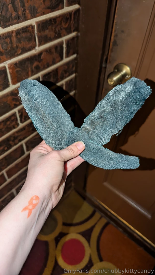 Two large labia strips and one small one shipped to you in an vacuum part 1 