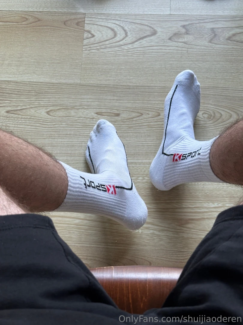 Hey to my socks lovers if like me you like sexy socks come give me 