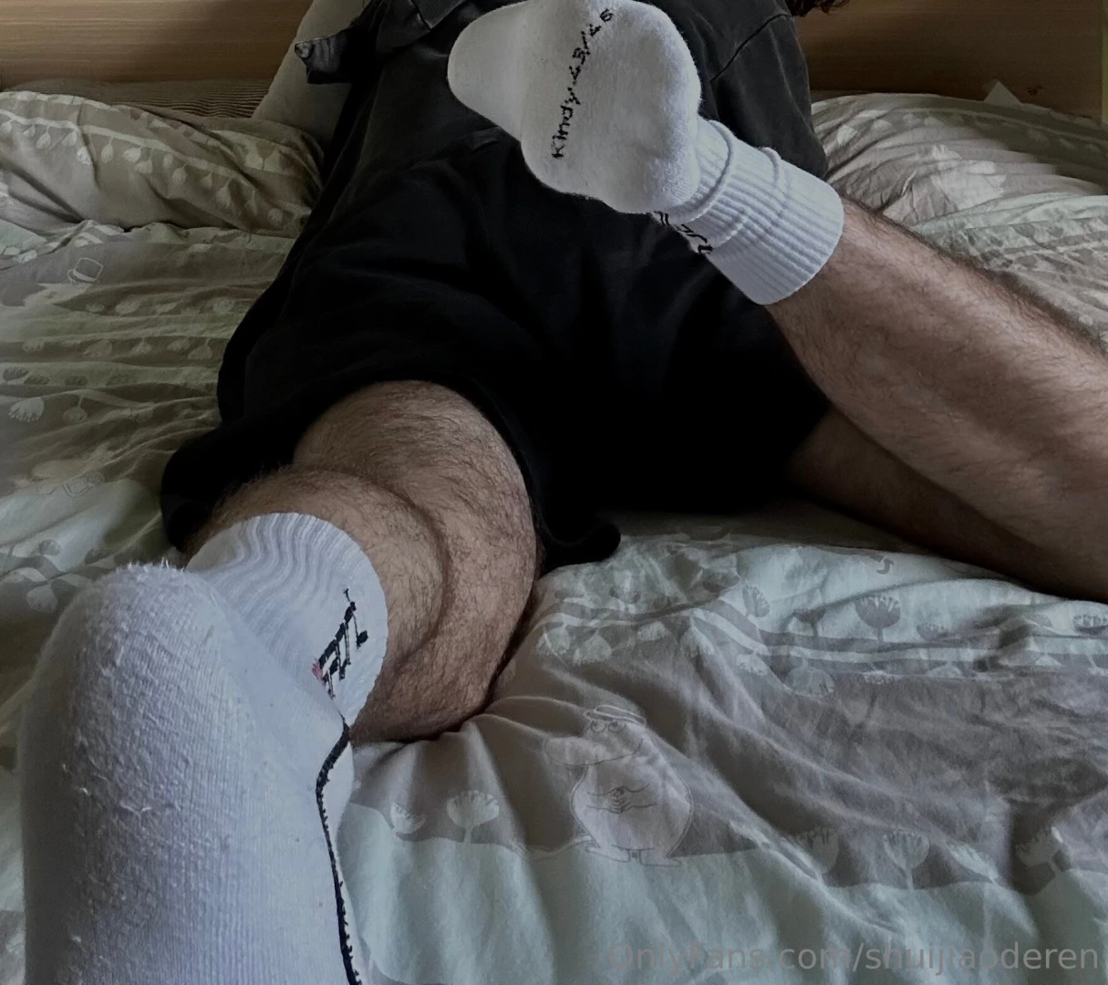 Hey to my socks lovers if like me you like sexy socks come give me part 1 