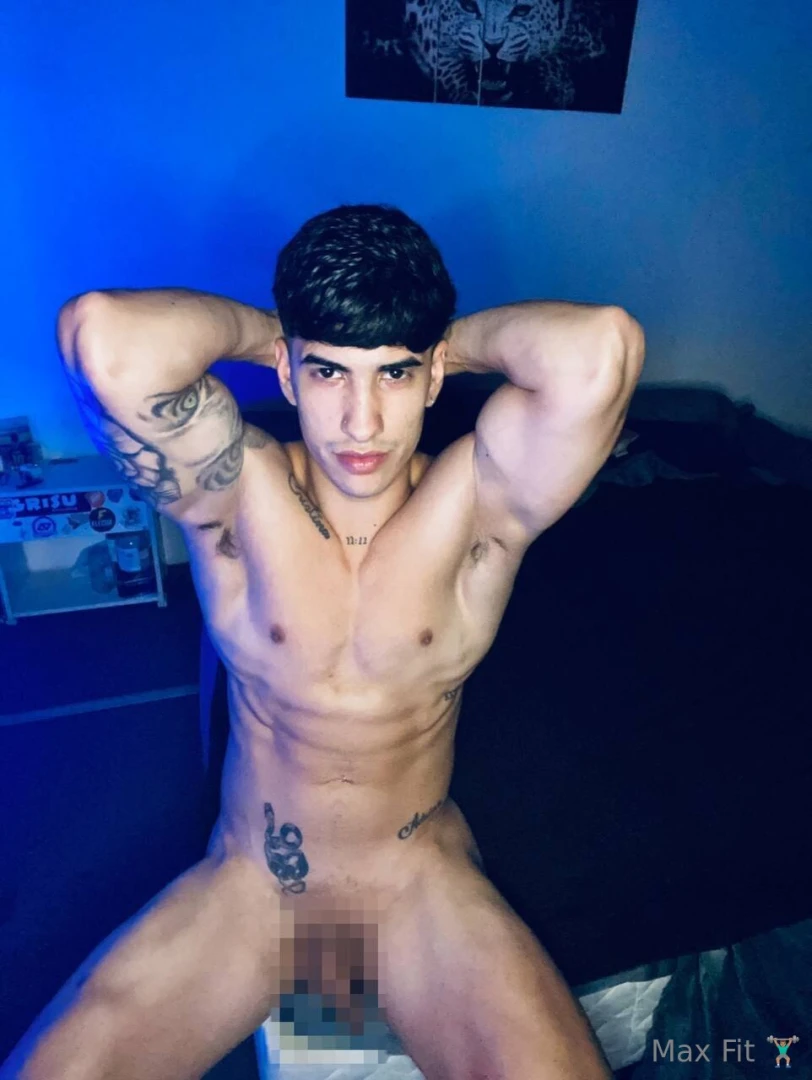 Kingl fitness model kingofnewage my friend is very hot do you think 