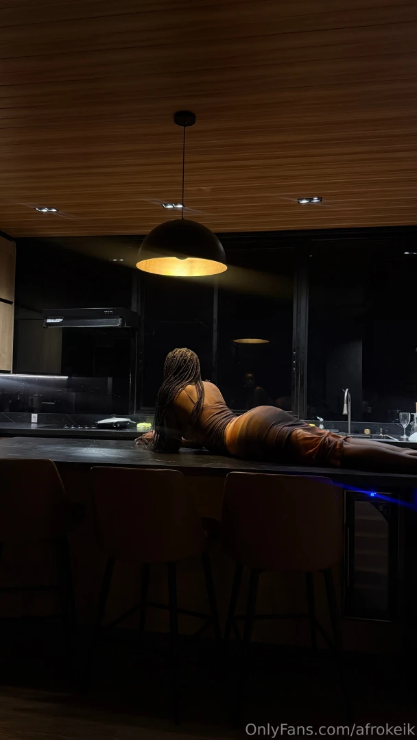 I m too hot to handle but you re welcome to try 