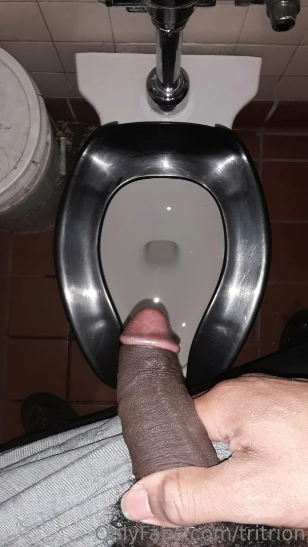 Who wants to see me stroking my cock while im on break 