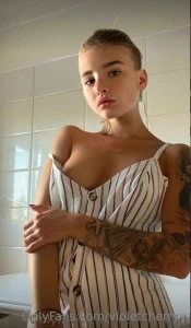 Usandragirl her pussy instantly gets wet at the sight of cock