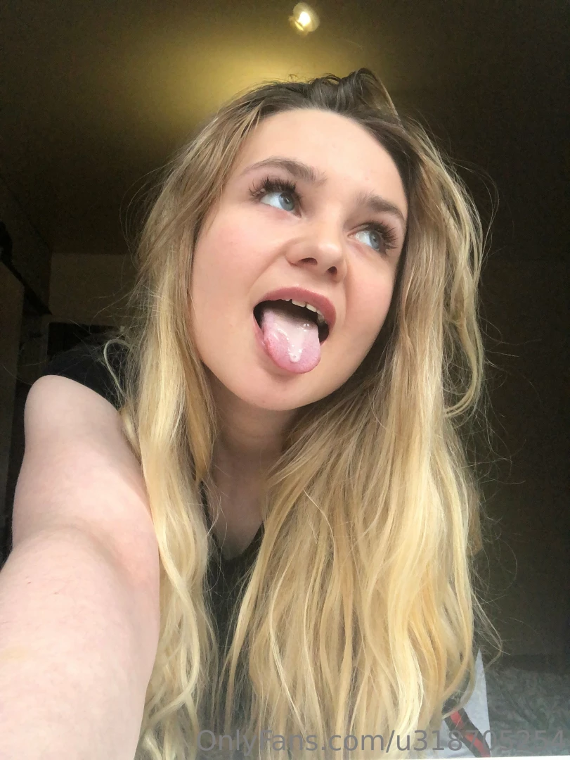 violetcherryy - This tongue wants to be dirty 