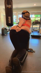 Does the gym get anyone else h rny af