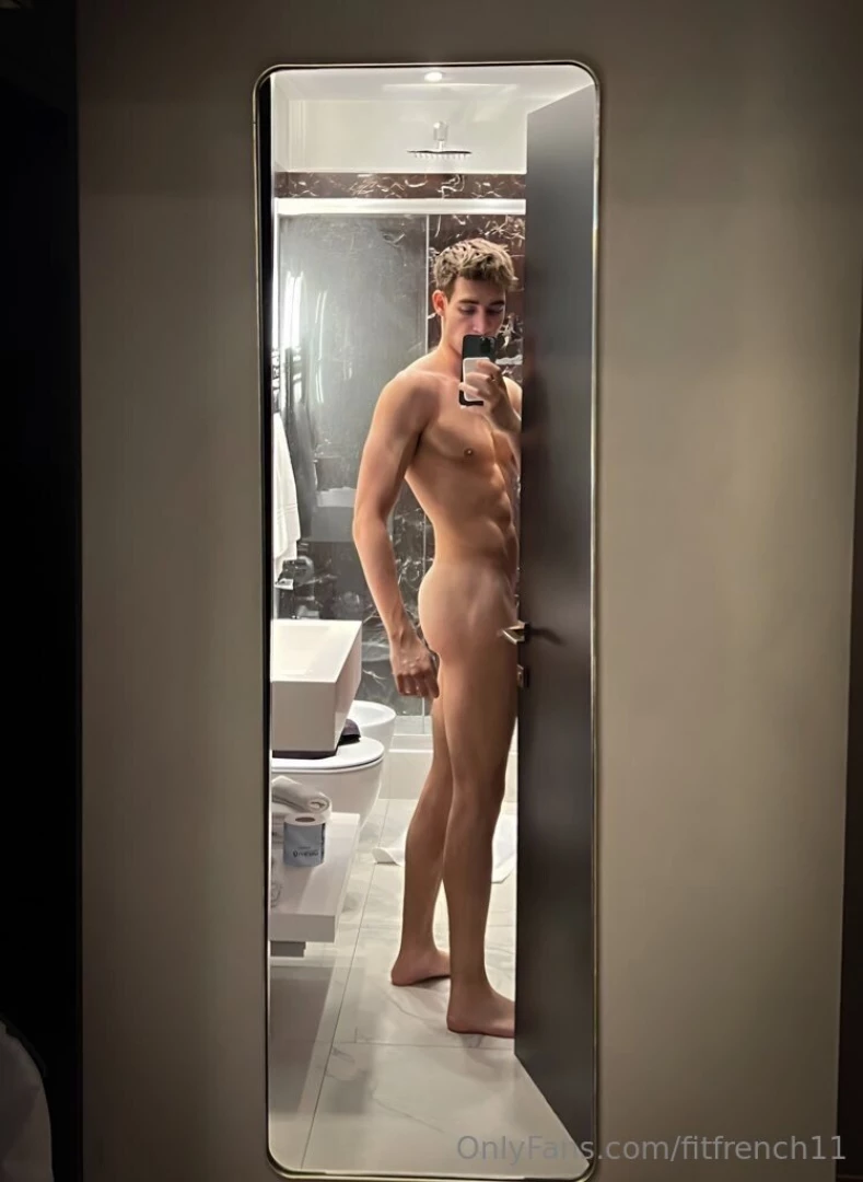 Just got out of the shower who wants to help me dry off je viens juste 