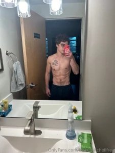 Clean look dirty thoughts