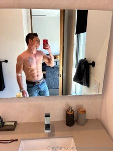 Straightforward look no distractions