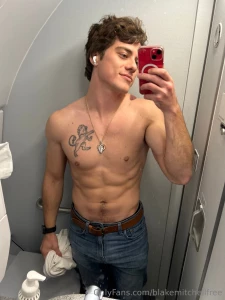 In-flight entertainment nah this mirror moment s enough