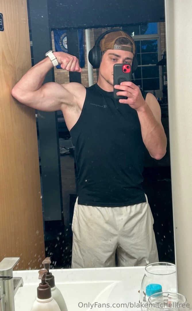 Just flexing my way into your thoughts 