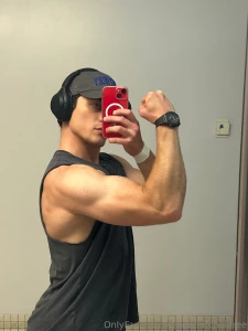 Flexing these gains do you think i m big and strong enough to carry