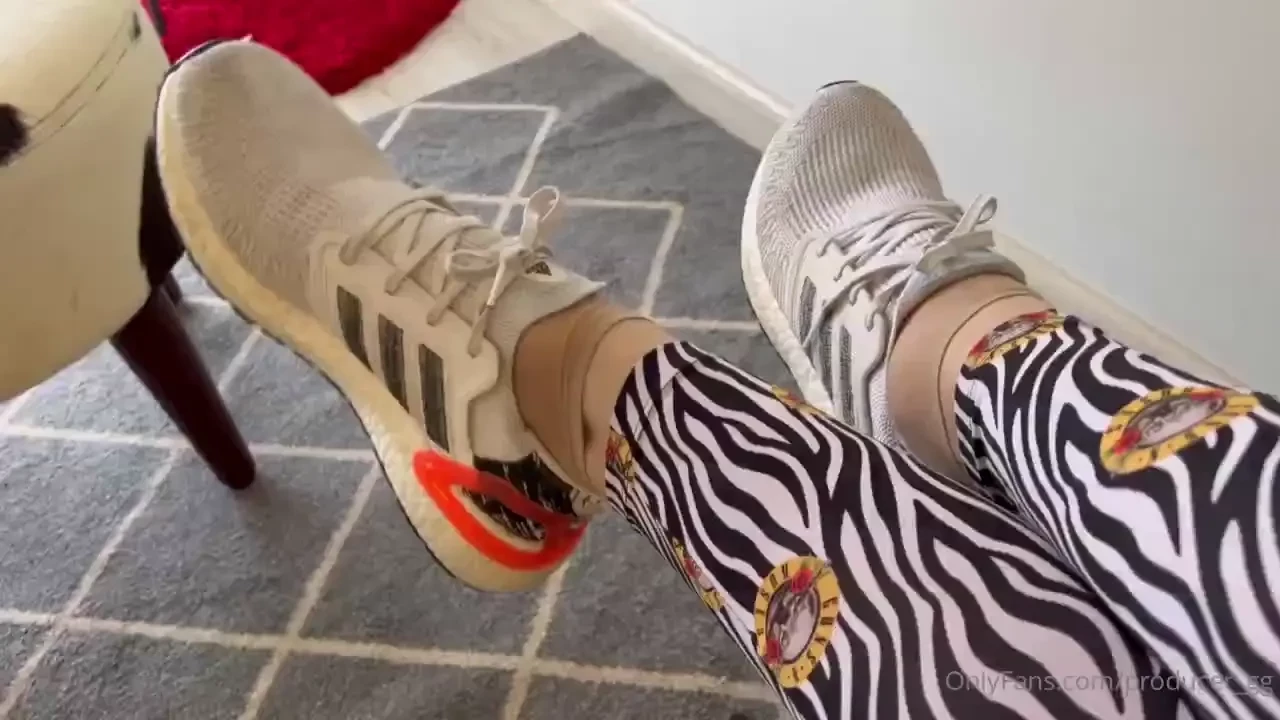 Footjob with stinky feet and smelling the foot odort hi boys i wore 