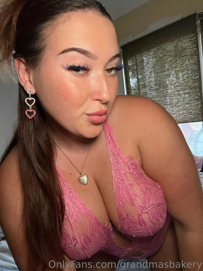 Dm me a pink heart for tonight s juicy bundle 