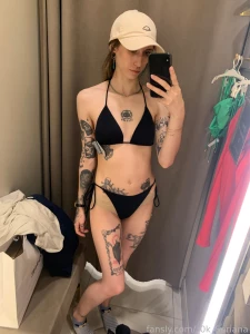 I reckon the black one is better part 1