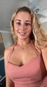 Crawl on your knees to the edge of my bed babe i have something for part 2