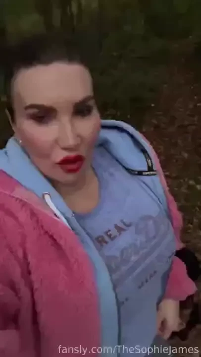 Hello fansly this is what i came here for you catch me in the park 