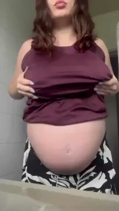 You wanna see the full video send a lil tip or subscribe to my paid 