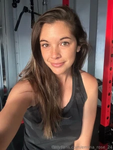 This is what 5 30am 6 days a week looks like no makeup a little bed