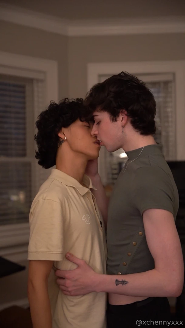 Had the hottest threesome with these two i let the two of them use my 