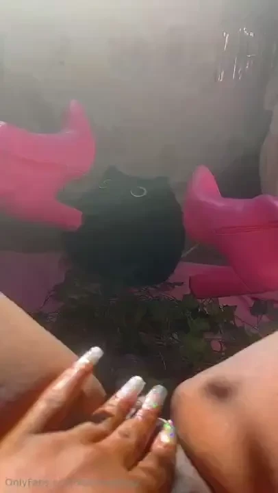 Cutie princess pussy x thick thighs x sexy boots 