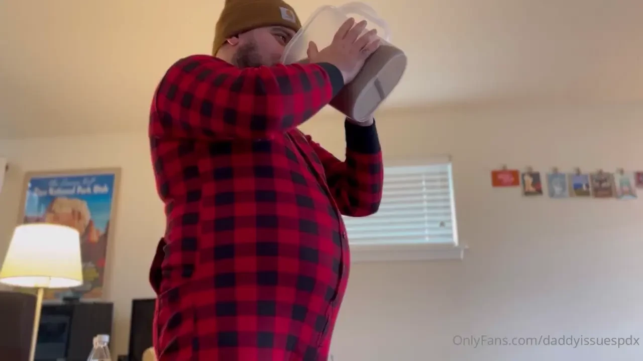 Chugged 2l of hot chocolate in my onesie in about 10 minutes woof this 