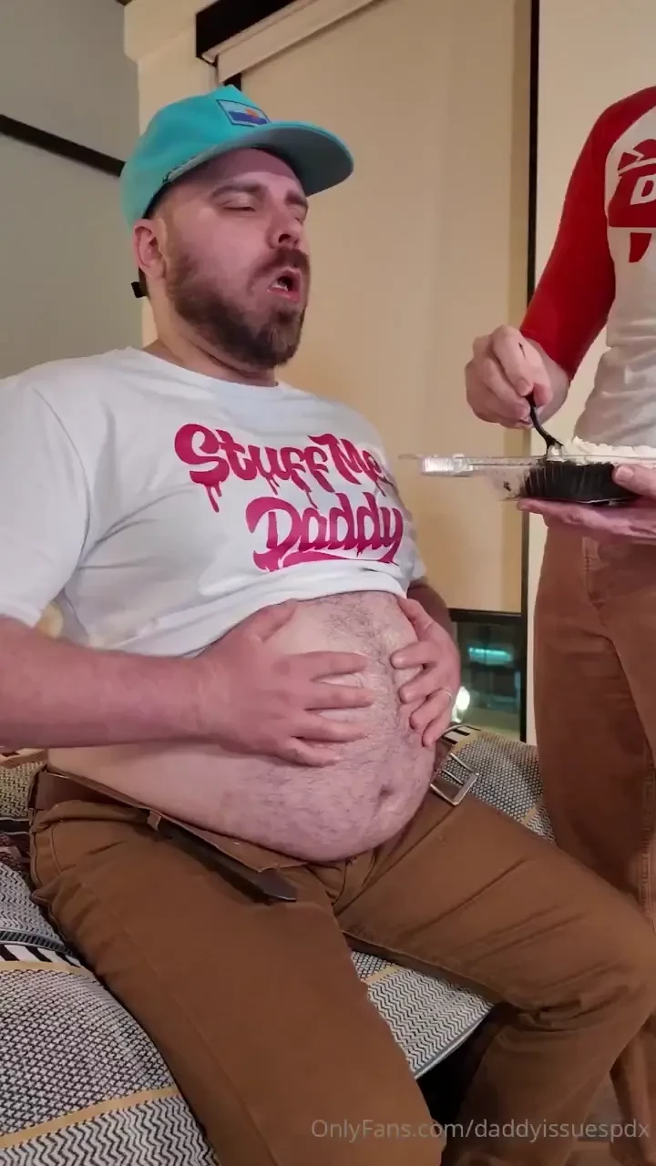 Burger stuffing pie feeding and belly rubs with get_bigr i wish we had 