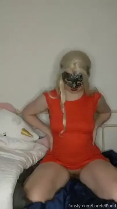 Come eat with me grab your favorite dinner turn on a movie and join me 