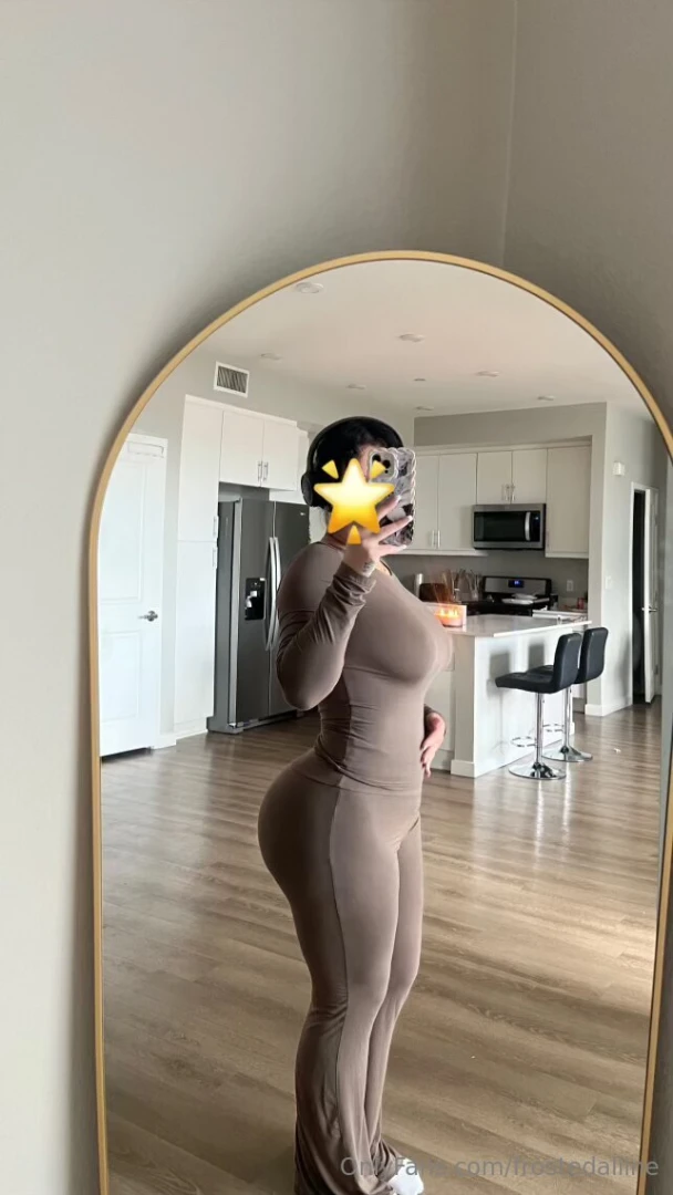 Your daily serving of titties and ass 