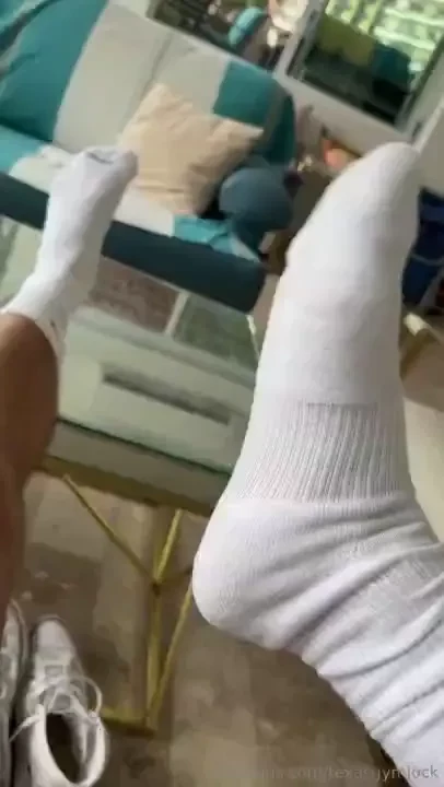 Who s into sweaty jock feet 