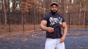 Didn t know this shirt would fit like that thick but hanging off the part 1