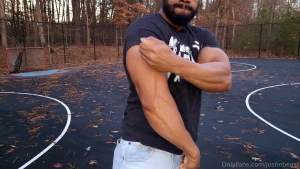 Didn t know this shirt would fit like that thick but hanging off the part 3
