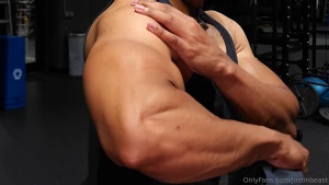 Sheesh the traps really shape this shirt may need to play around in it