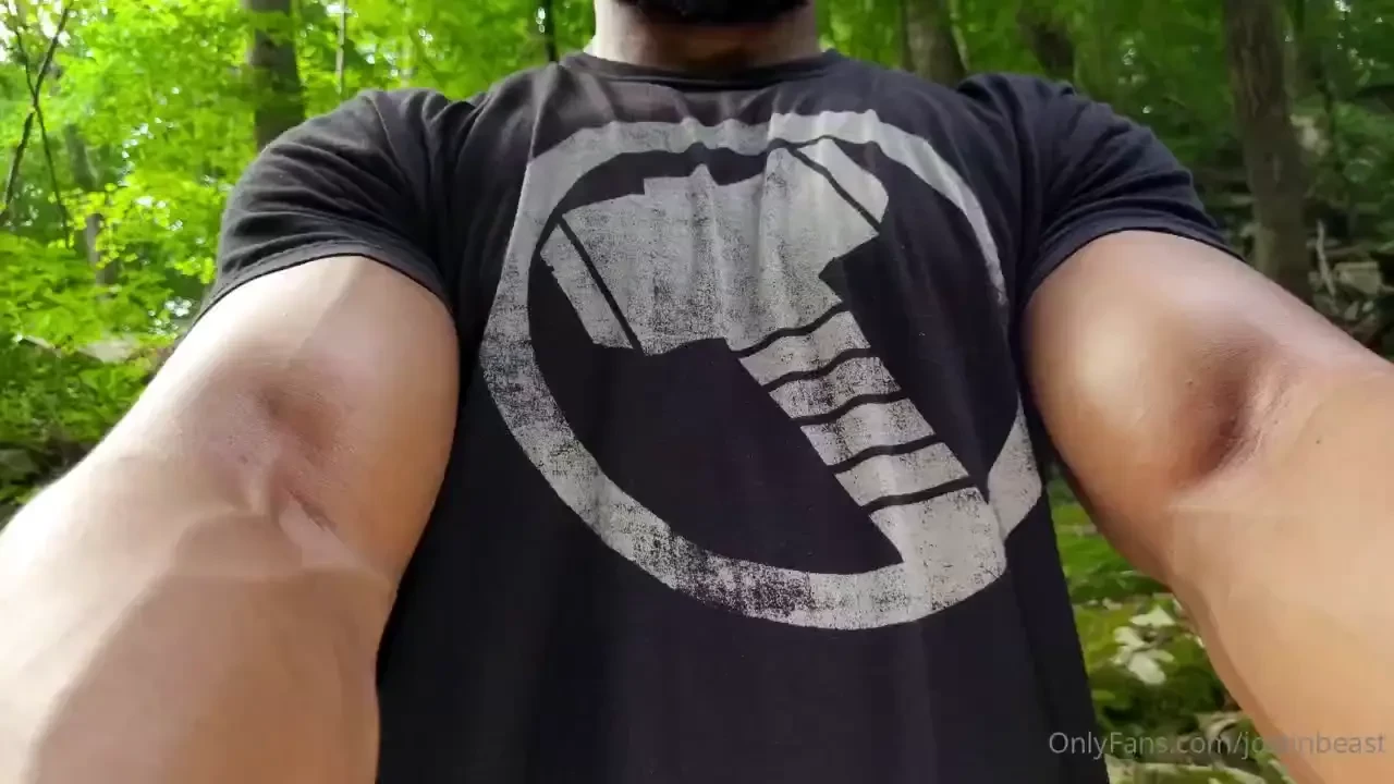 Thor is indeed worthy of these pythons 