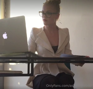 If you had a boss like me would you ever get any work done jump in