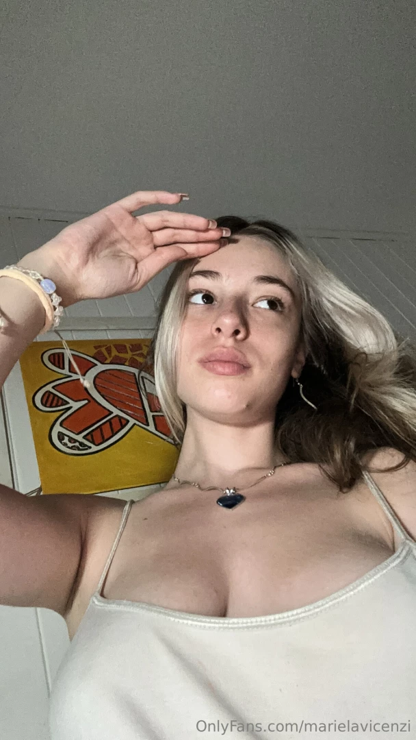 No puedo dormir loko alguien para hablar un ratitooo 