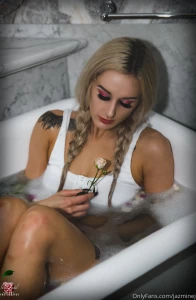 Come have a bubble bath with me part 1