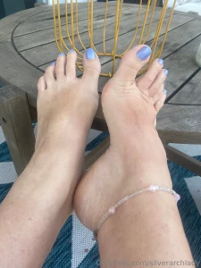 Who loves summer days