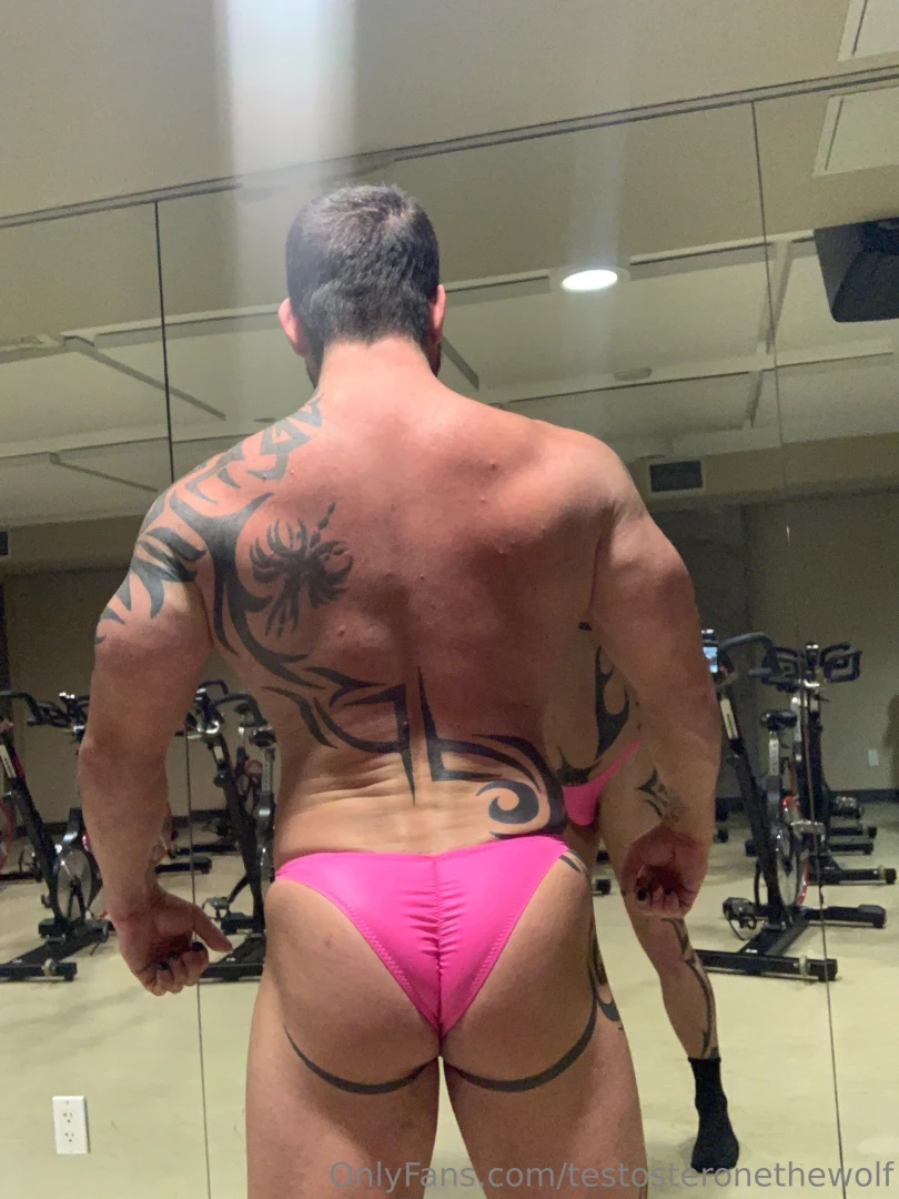 Looking in the mirror i always think my ass looks smaller than it is 