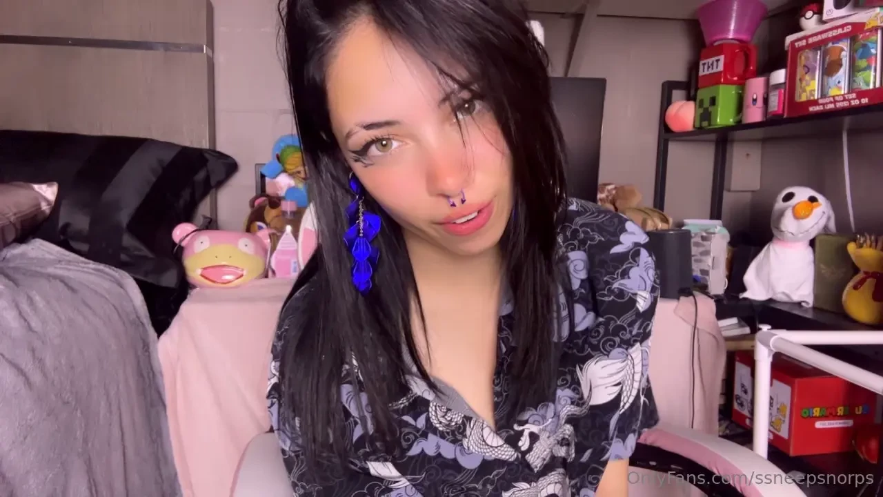 Hehe cumming all by yourself handsome 