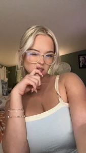 Tip this post if you wanna see me in glasses more