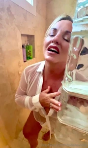 After my livestream last night i was a dirty girl had to scrub hard to part 2