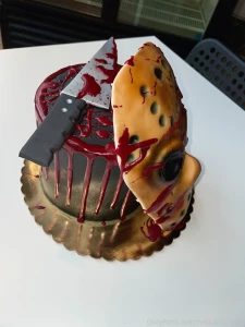 I promised to show the kick ass cake i made yesterday every part is part 4