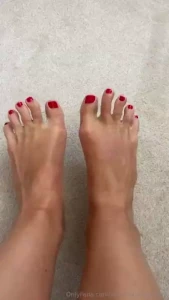 Wiggle wiggle little toes