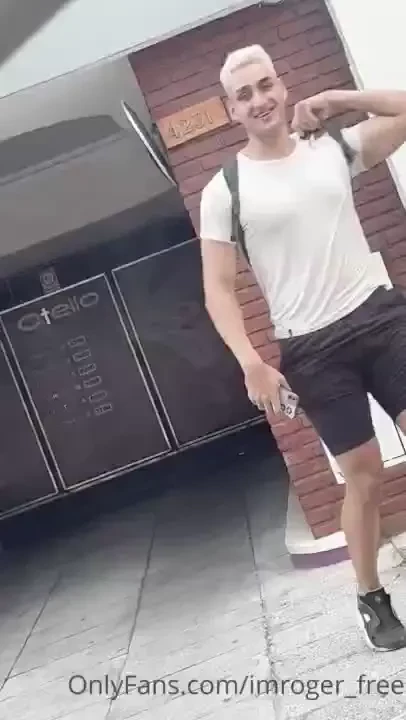 Full new video nunca me habia comido una polla tan curva como esta 