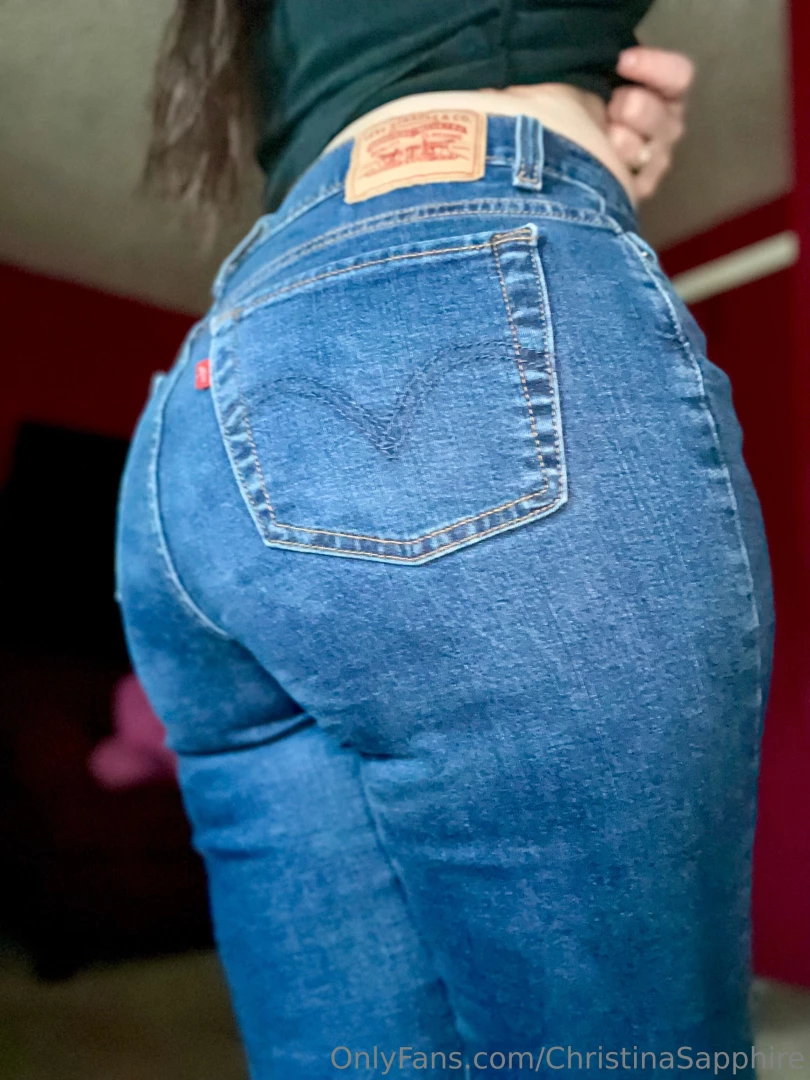 Happy hump day i hope you don t mind looking at my tits instead this 