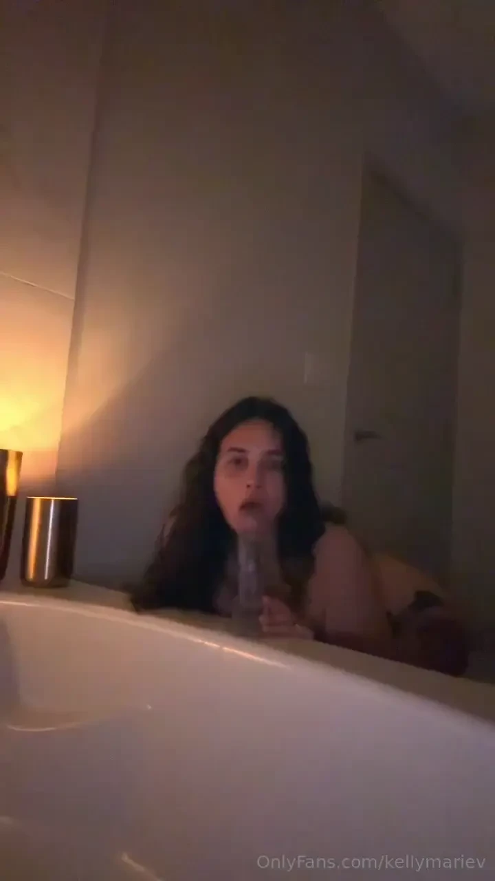 If you love to hear me moan and watch me ride dm me happy holidays 