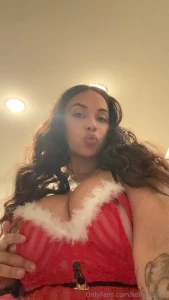 If you love to hear me moan and watch me ride dm me happy holidays part 1