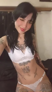 Do i look pretty here don t you know what i look like in private