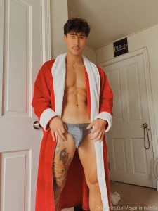 Enough likes and i ll make a special christmas vid for u guys part 2